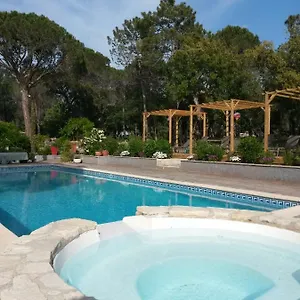 les-gites-les-mayombes.fr-provencehotel.com/